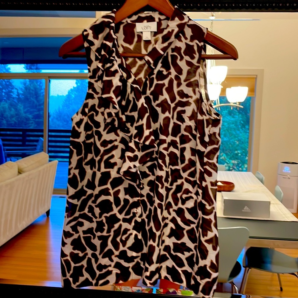 Giraffe print sleeveless blouse